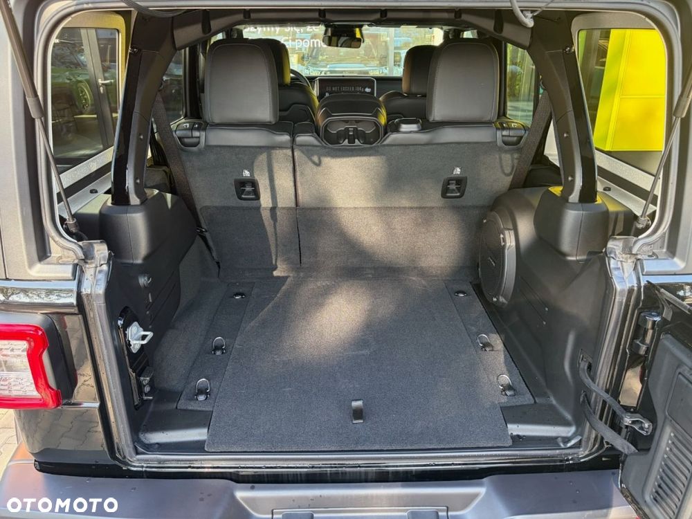 Jeep Wrangler - 11