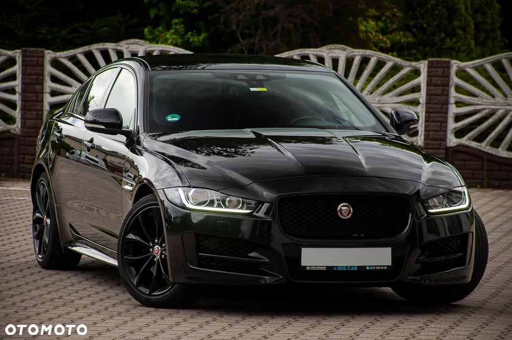 Jaguar XE - 4