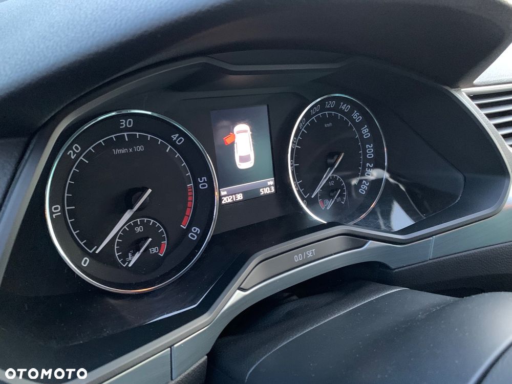 Skoda Superb 2.0 TDI Sportline DSG - 4