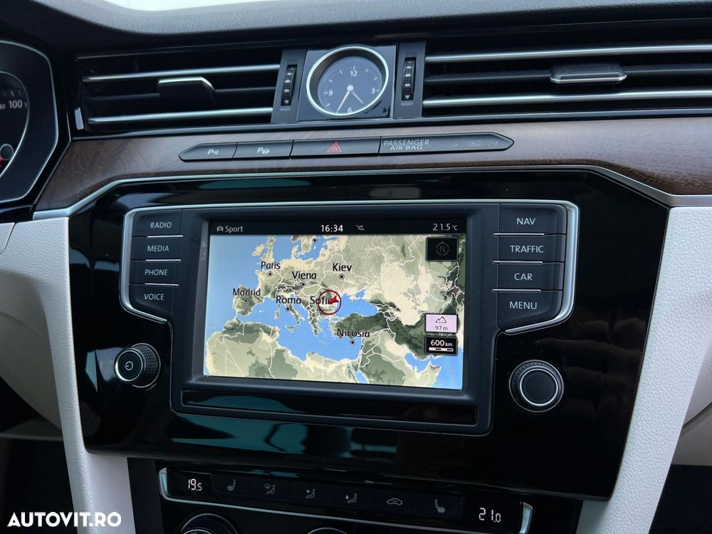 Volkswagen Passat - 12