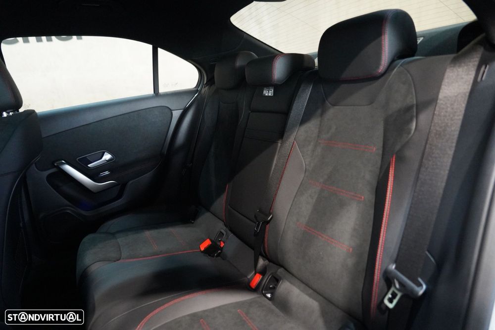 Mercedes-Benz A 250 ver-e-8g--dct-edition-amg-line - 24
