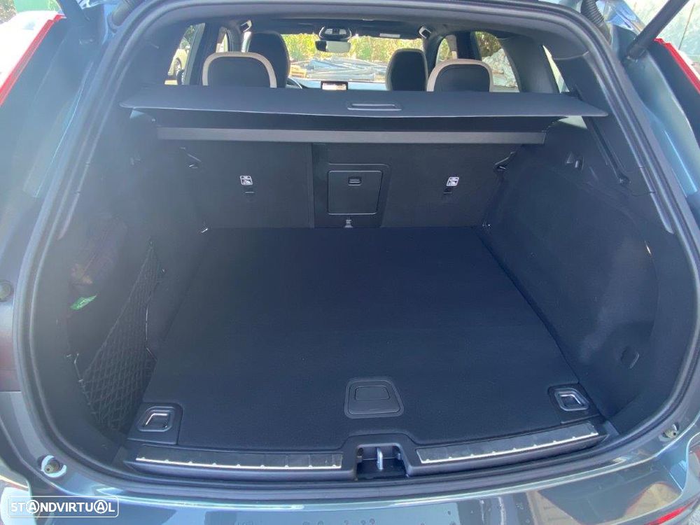 Volvo XC 60 2.0 T6 PHEV Plus Dark - 18