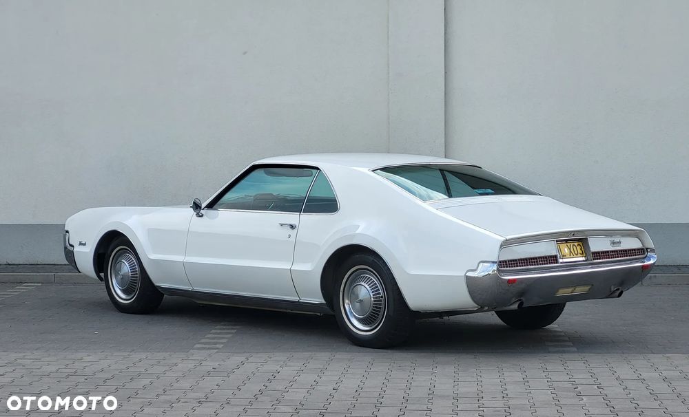 Oldsmobile Toronado - 4