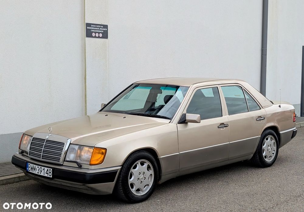 Mercedes-Benz 280 E - 1