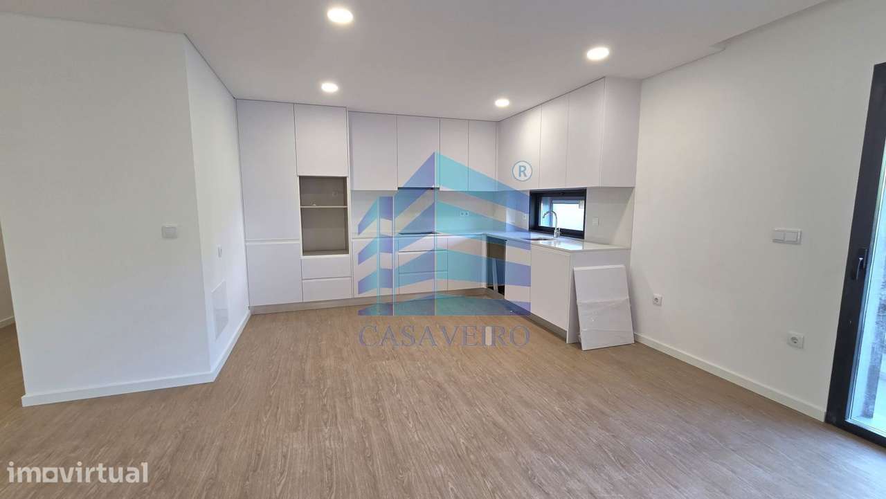 Apartamento T2  com varanda no centro de Esgueira - Grande imagem: 4/13
