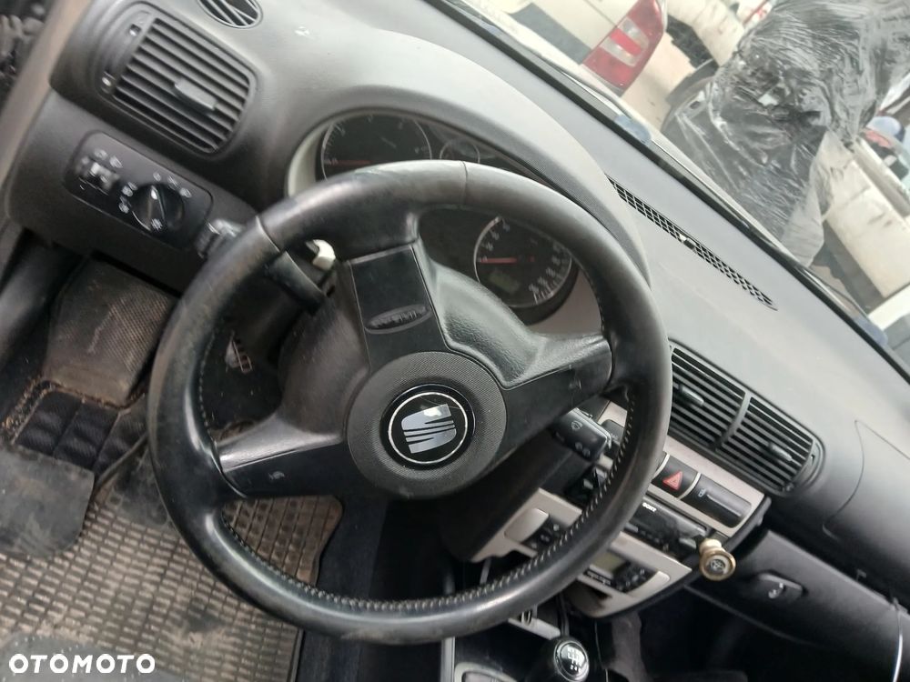 Seat Leon Cupra FR LS7U maska pokrywa silnika klapa bagażnika zderzak lampa reflektor pas przedni stop lampy halogeny przeciwmgłowe odblaski grill atrapa znaczek błotnik - 10