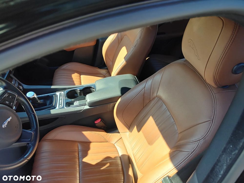 Jaguar F-Pace 20d AWD Pure - 13