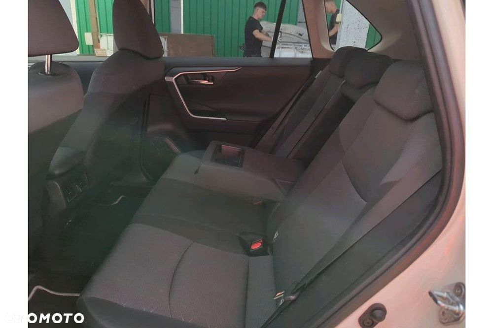 Toyota RAV4 - 9