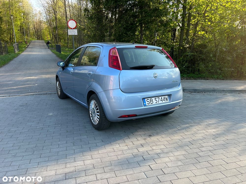 Fiat Grande Punto Actual 1.4 8V Estiva Blue&Me - 24