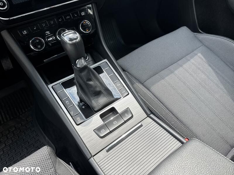 Skoda Superb 2.0 TDI SCR Style DSG - 16