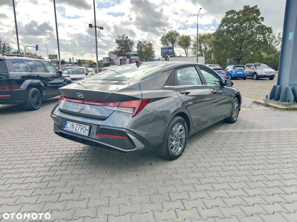 Hyundai Elantra 1.6 Smart - 11