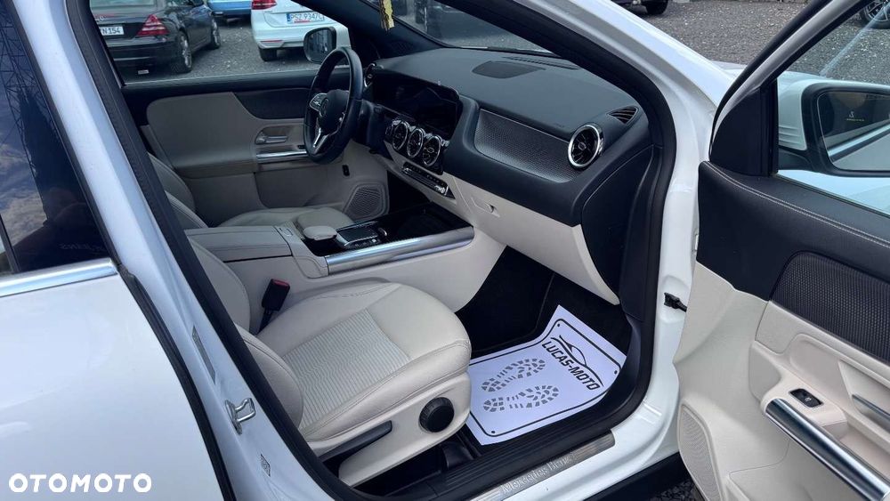Mercedes-Benz GLA - 21