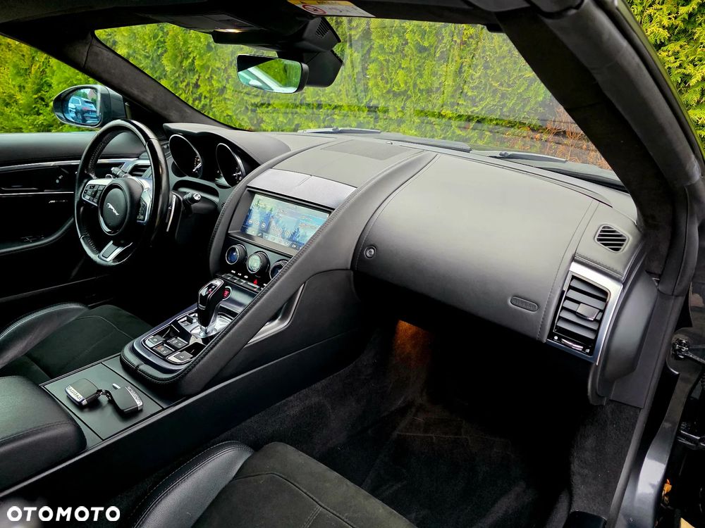 Jaguar F-Type P300 R-Dynamic - 15