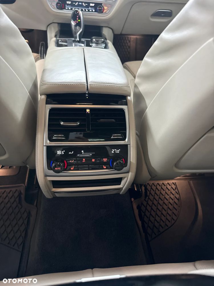 BMW Seria 7 750d xDrive sport - 23