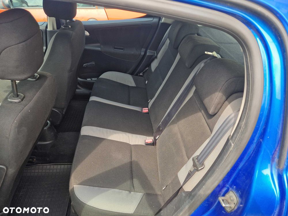 Peugeot 207 - 8