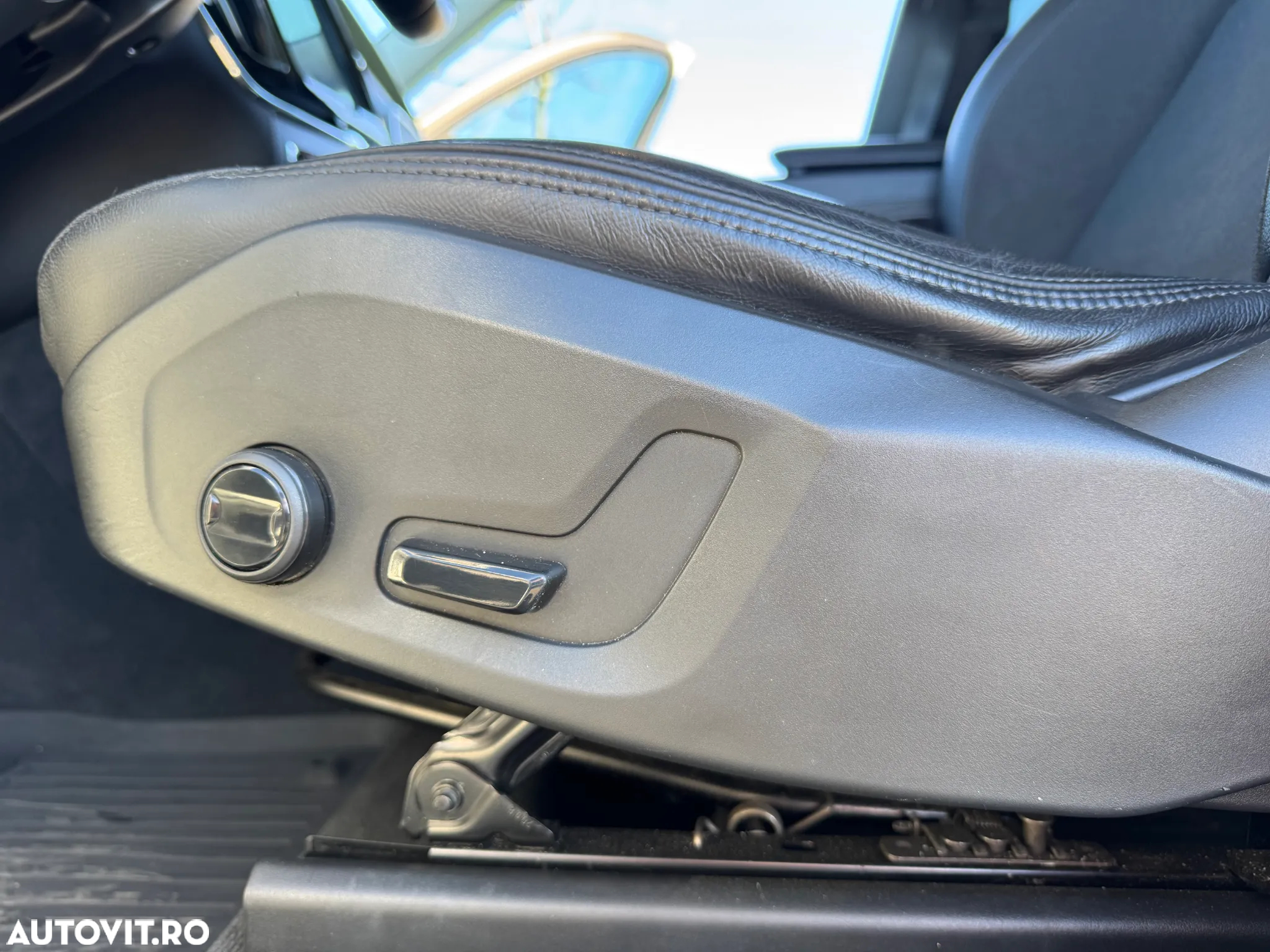 Volvo XC 60 B4 MHEV AWD Momentum - 20