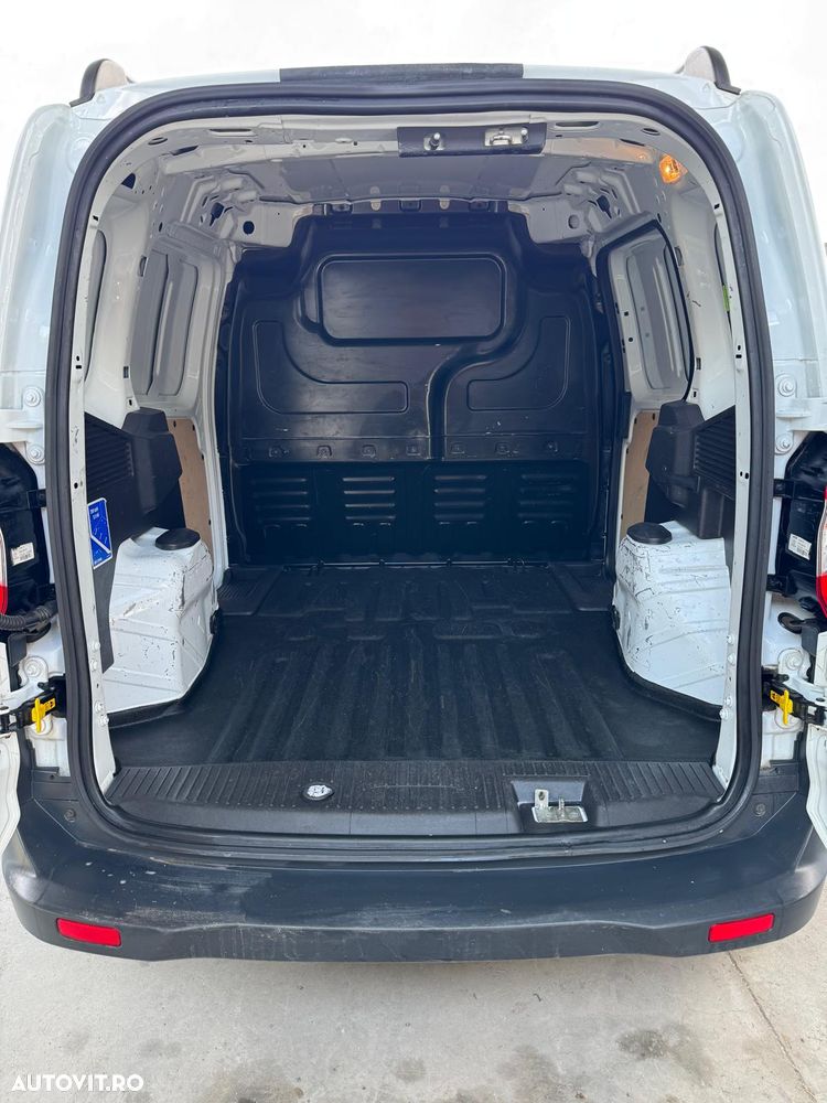 Ford Courier - 11