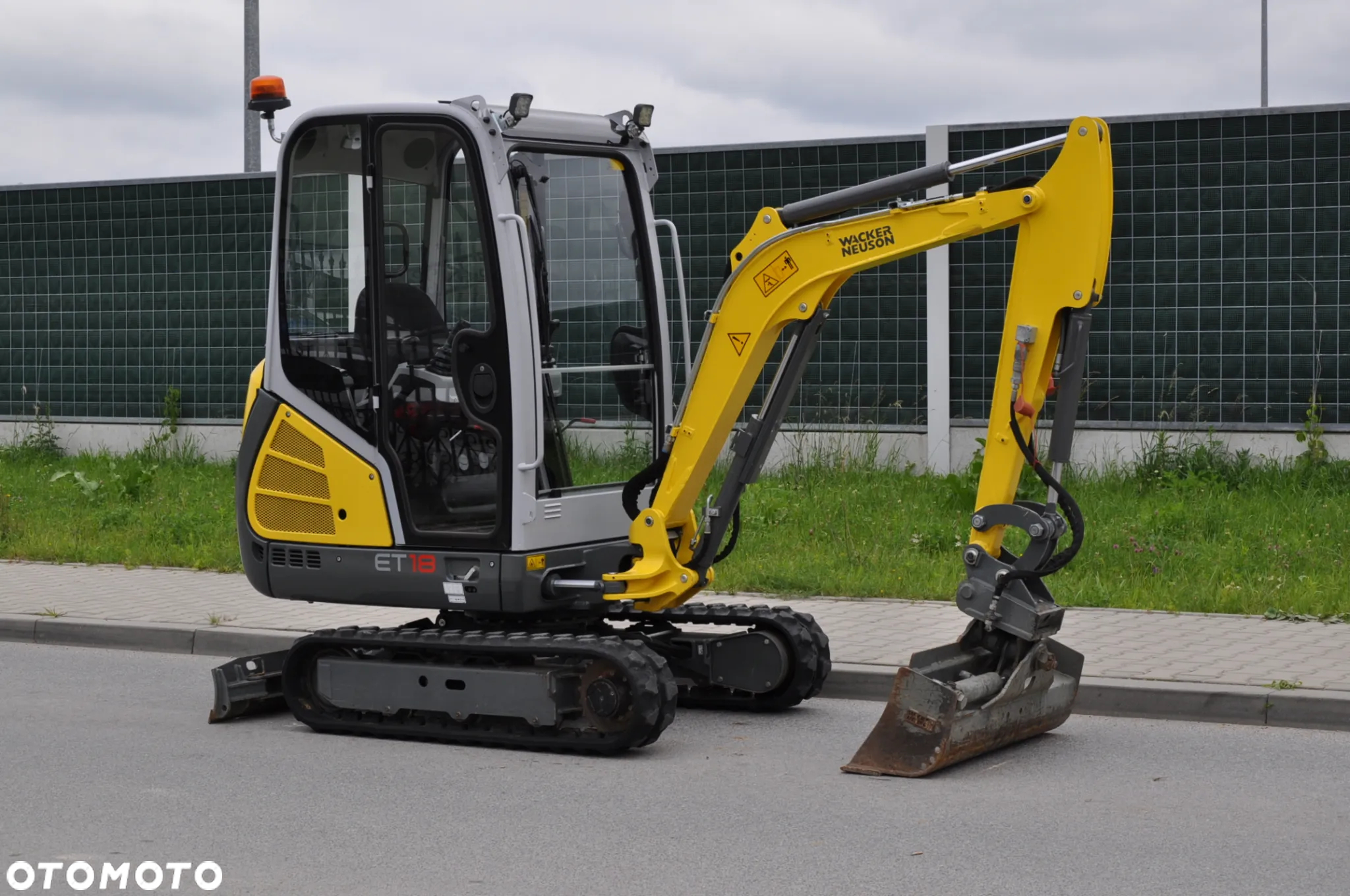 Wacker Neuson ET18 MAŁO MTG JAK NOWA!!! ŁYŻKA SKARPOWA HYDRAULICZNA WYJŚCIA HYDRAULICZNE - 32