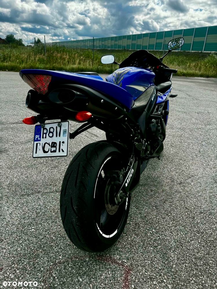 Yamaha R1 - 3