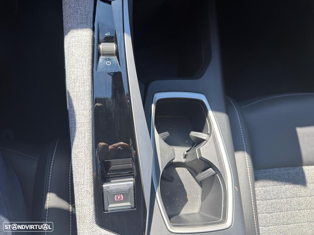 Peugeot 3008 Hybrid 145 e-DSC6 Allure - 24