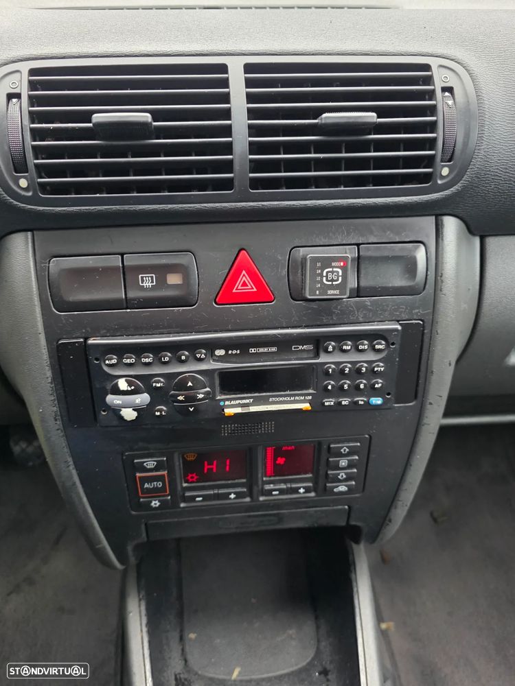 Audi A3 1.6 Attraction - 11