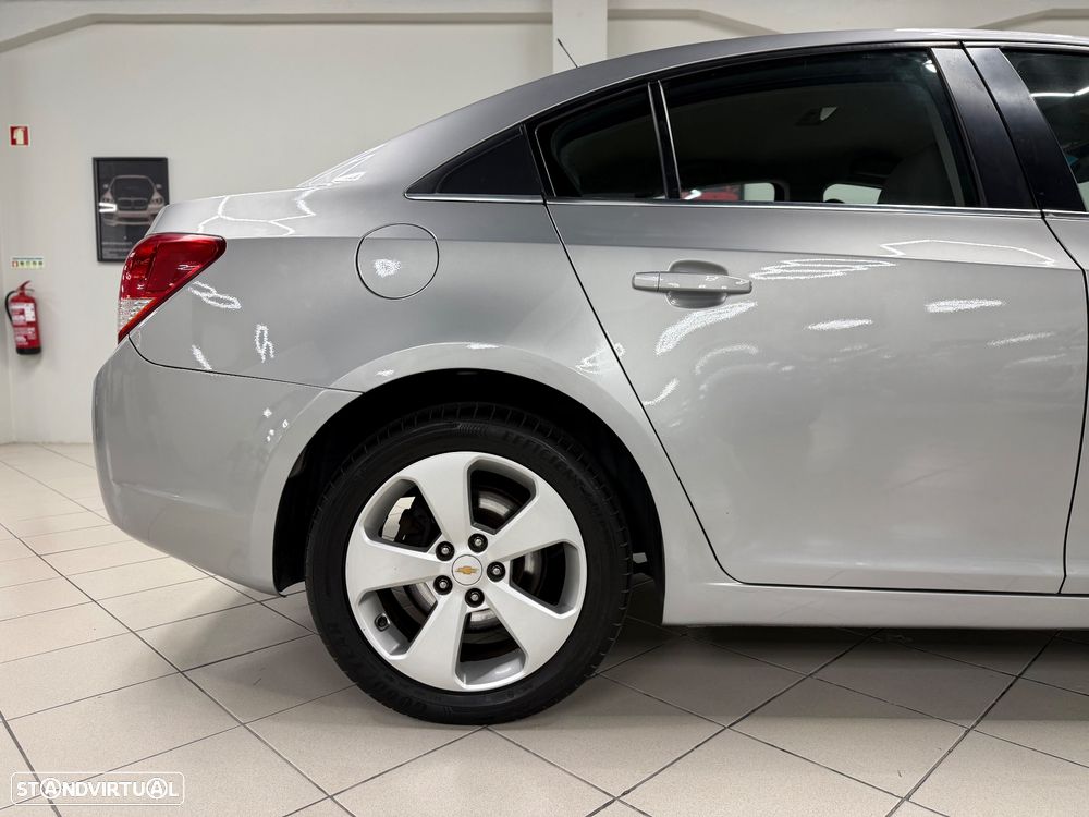 Chevrolet Cruze ver-2-0-auto-lt - 4