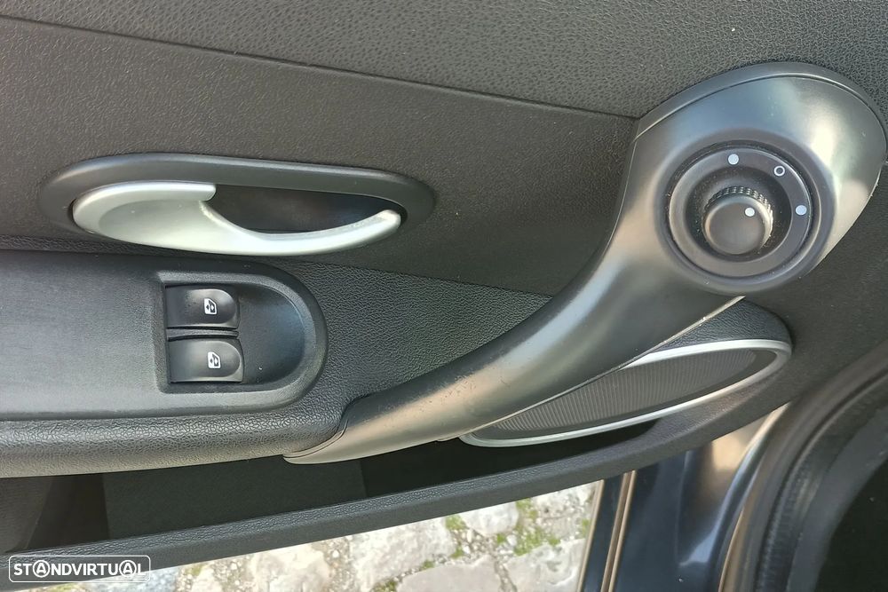 Renault Clio Break 1.2 16V Fairway - 15