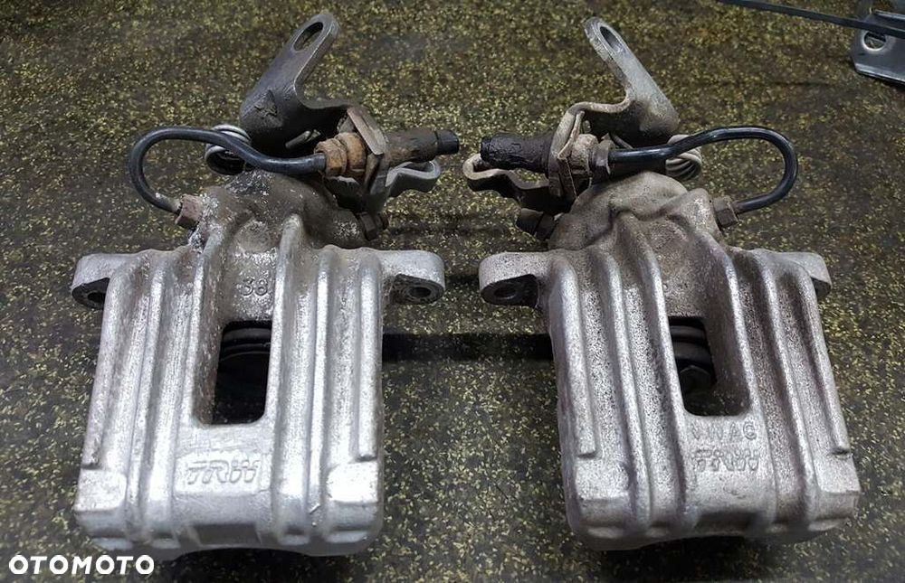 ZACISK HAMULCOWY TYLNY LEWY PRAWY VW GOLF 5 6 KOMBI HB JETTA TOURAN SEAT LEON 2 ALTEA TOLEDO 3 ALTEA XL AUDI A3 8P SKODA OCTAVIA 2 SPRAWNE WYSYŁKA !!!!! - 1