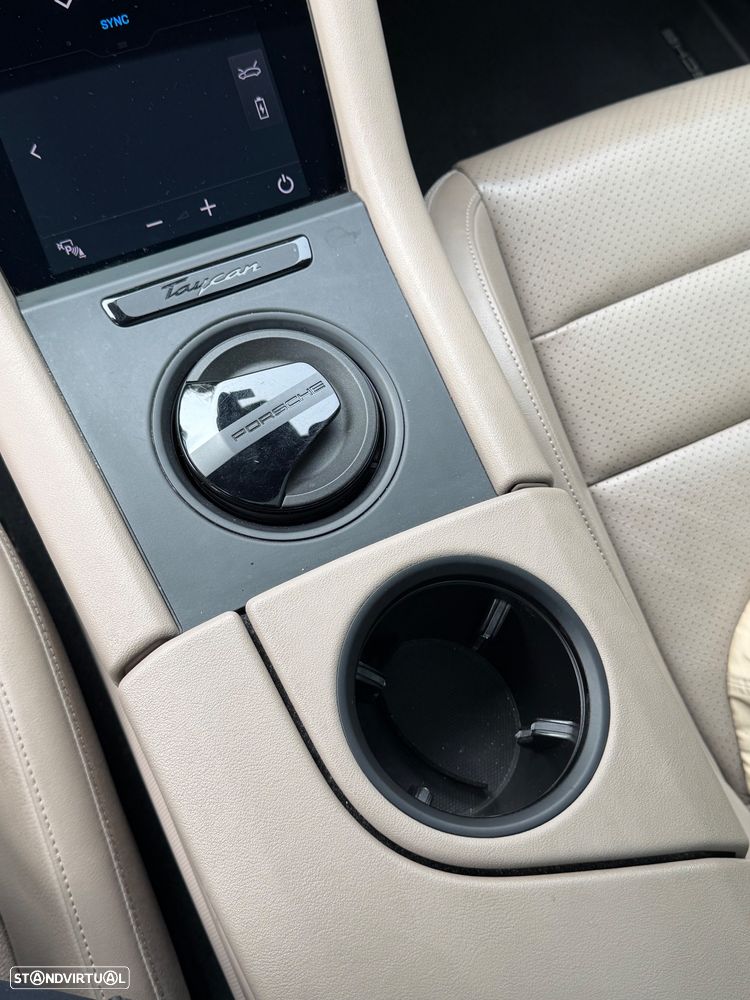 Porsche Taycan 4S - 18