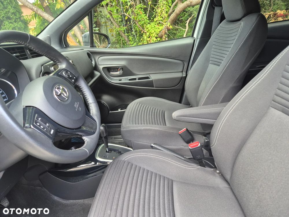 Toyota Yaris Hybrid 100 Selection - 14