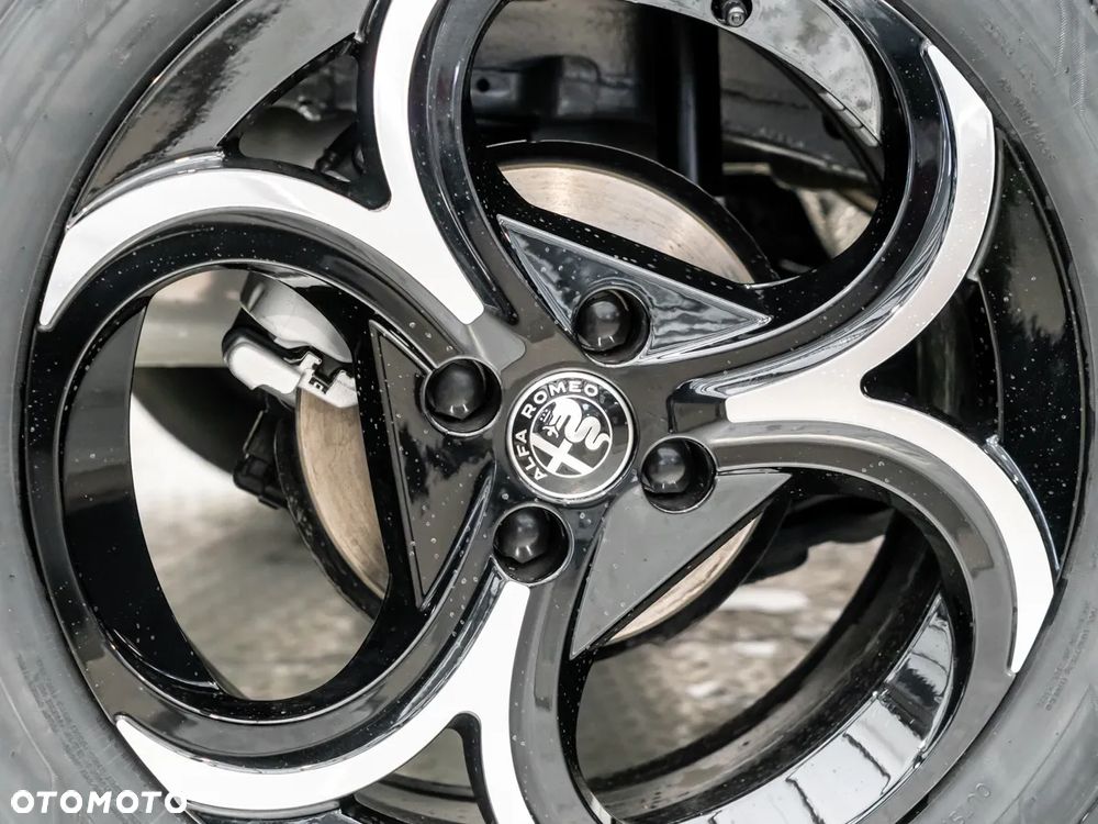 Alfa Romeo Junior 1.2 mHEV Ibrida Speciale eDCT - 13