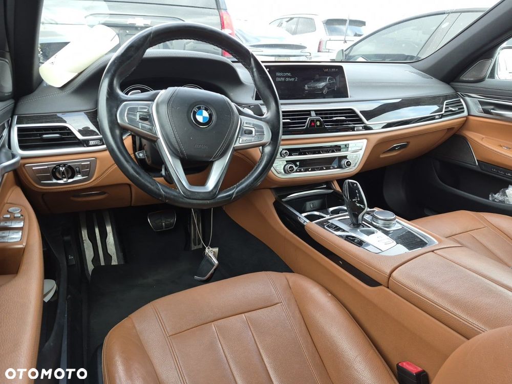 BMW Seria 7 740i - 7