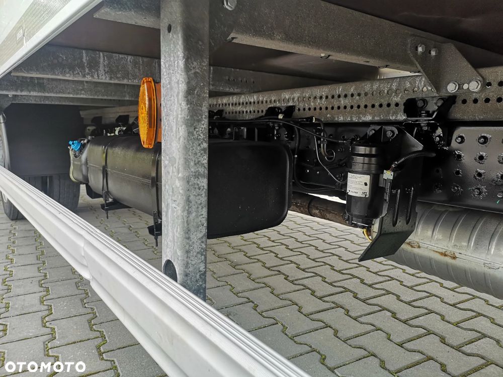 Mitsubishi Fuso Canter 7C18 Kontener + Winda Stan Bardzo Dobry - 17