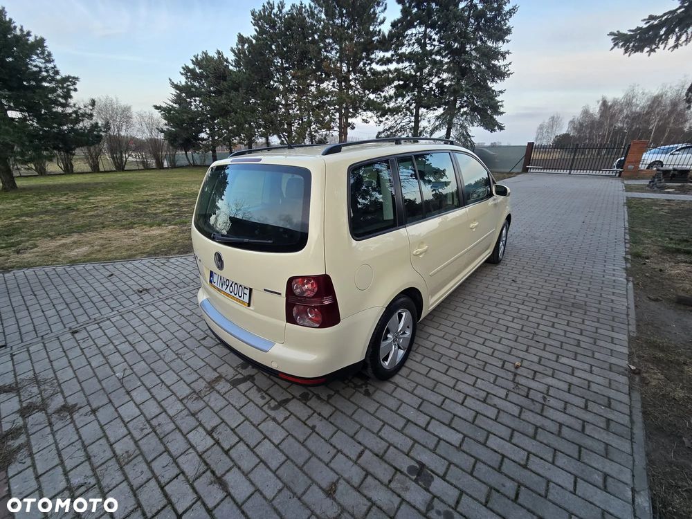 Volkswagen Touran 1.9 TDI DPF Blue Motion Highline - 2