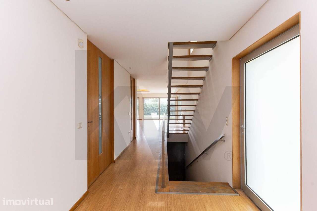 Moradia T3 com 3 suítes, piscina e jardim, em Valadares, Vila Nova de - Grande imagem: 4/34