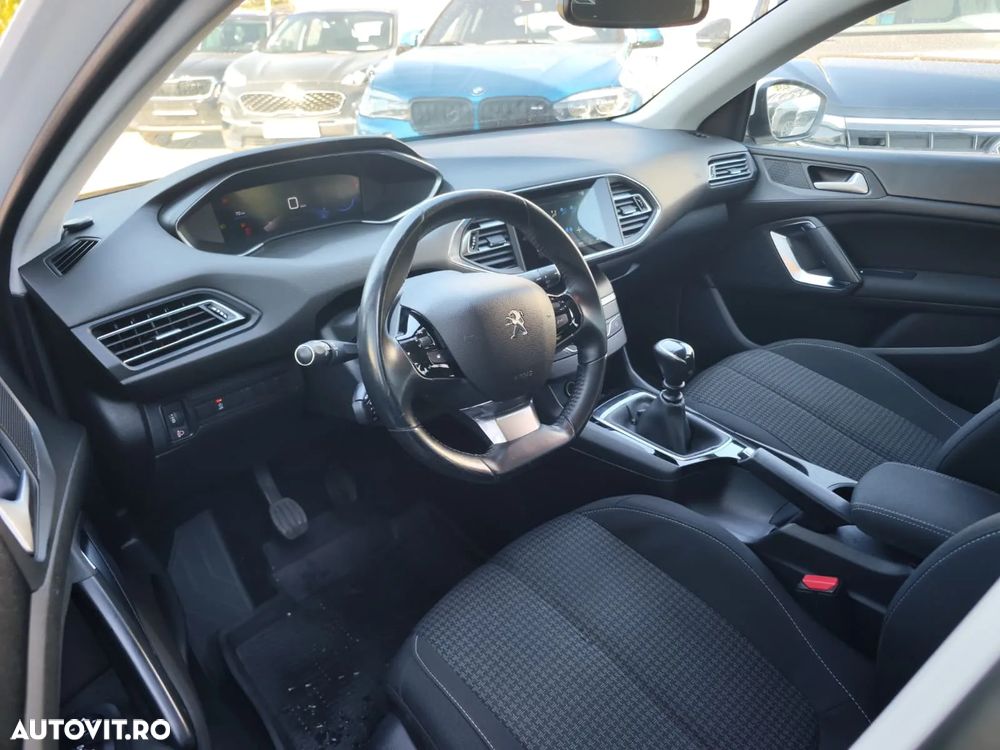 Peugeot 308 SW 1.2 L PureTech Turbo S&S Active - 9