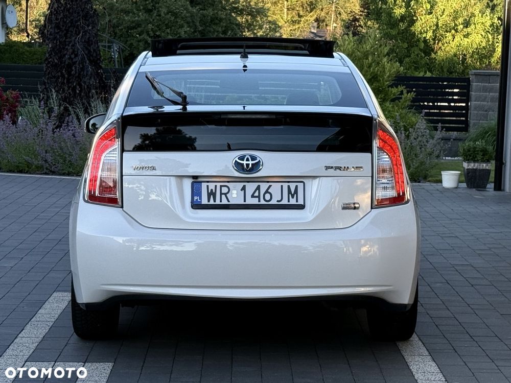 Toyota Prius (Hybrid) Executive - 6