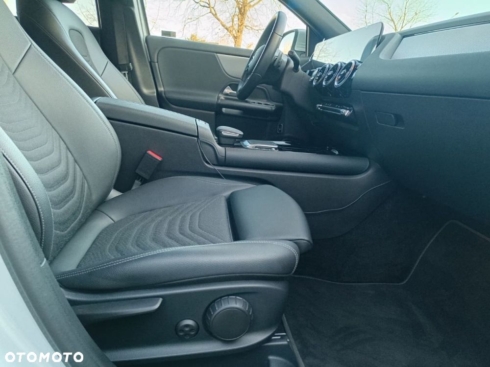 Mercedes-Benz GLA - 26