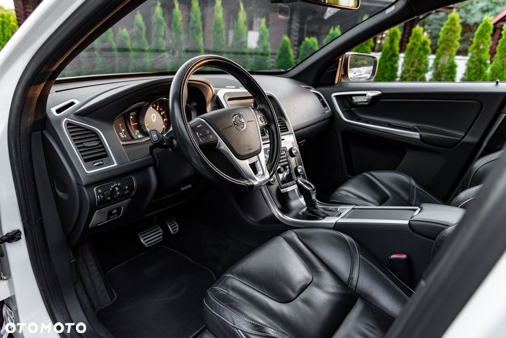 Volvo XC 60 T6 AWD R-Design - 18