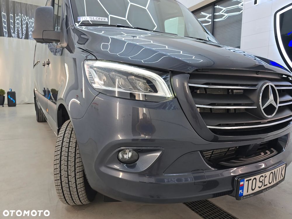 Mercedes-Benz SPRINTER 319 3.0 V6 CDI AUTOMAT 4,40Cm Długi SERWIS ASO MERCEDES-BENZ DO OSTATNIEGO km SALON PL FUL LED HIGH PERFORMANCE MBUX z ekranem dotykowym 10,25 cali SIEDZENIE KIEROWCY KOMFORTOWE, HYDRAULICZNE RESOROWANE PODGRZEWANA SZYBA PRZEDNIA TEMPOMAT KAMERA COFANIA LAKIER METALIK - 35