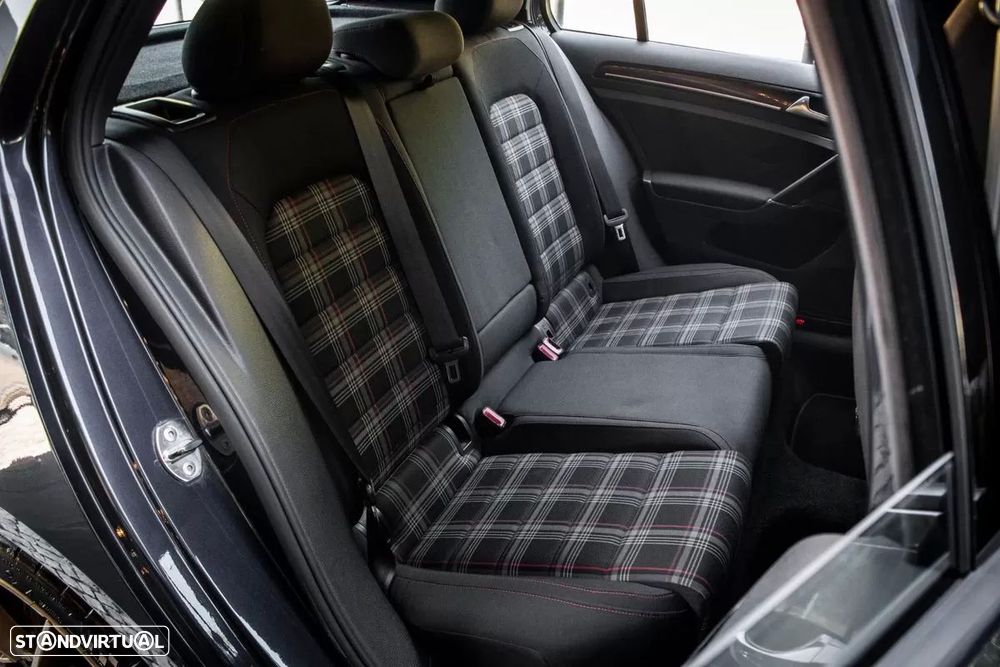 VW Golf 2.0 TSi GTi DSG - 34