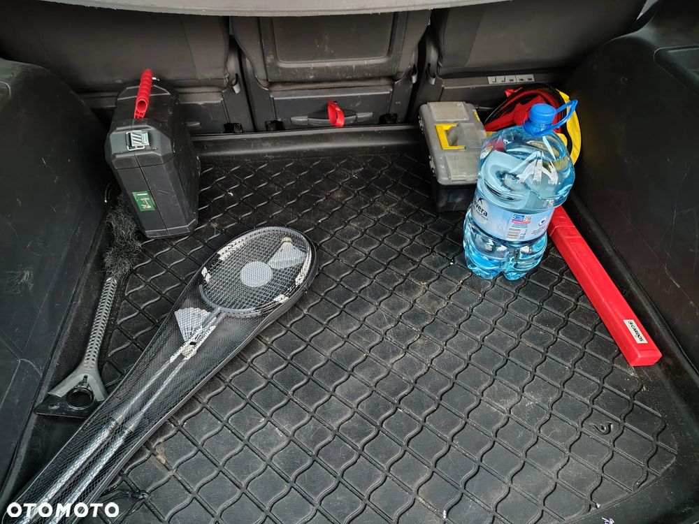 Volkswagen Touran - 18