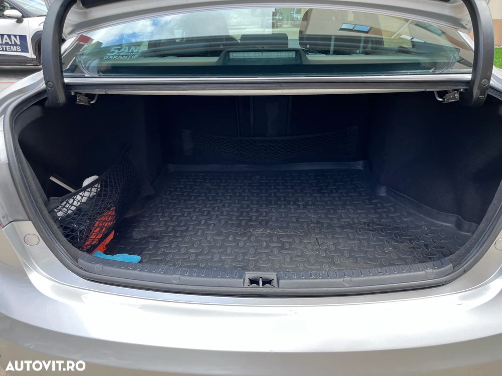 Toyota Avensis - 9