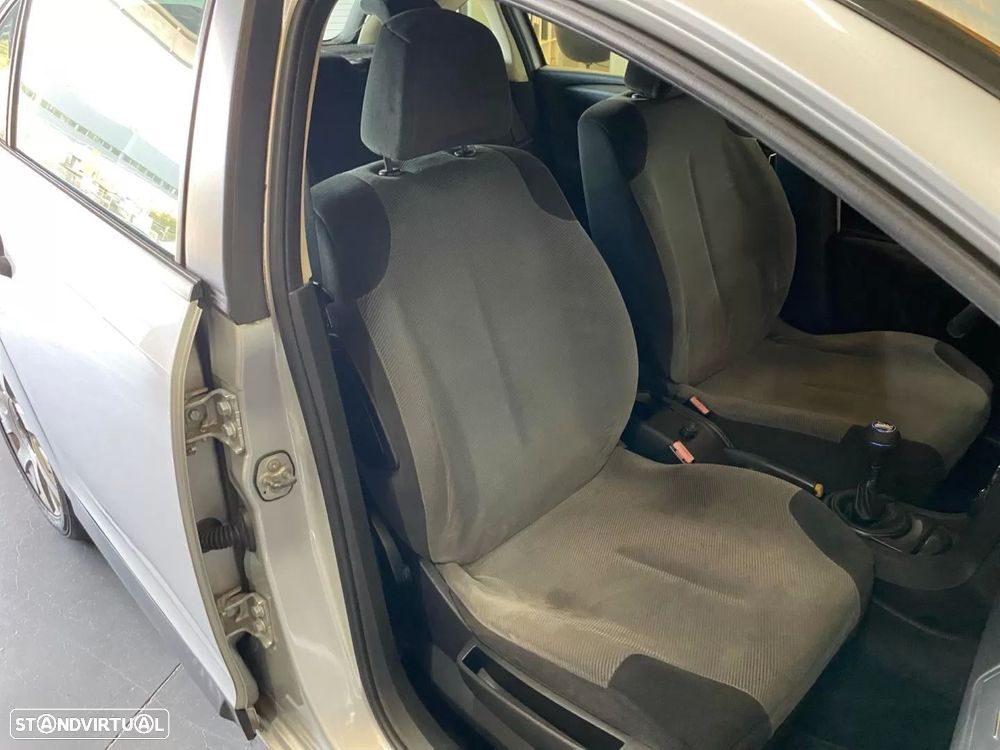 Citroën C4 1.6 HDi SX - 16