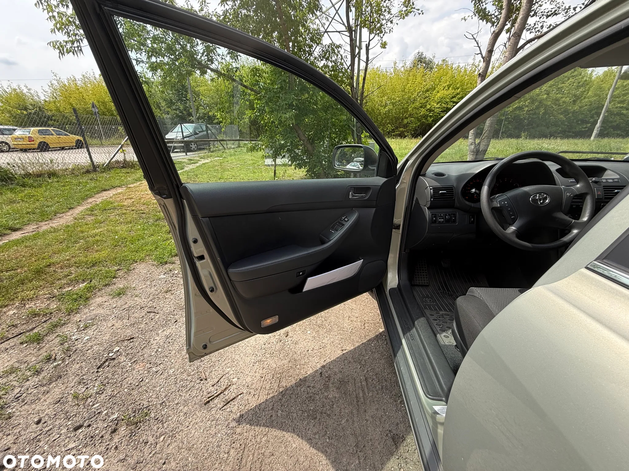 Toyota Avensis - 16