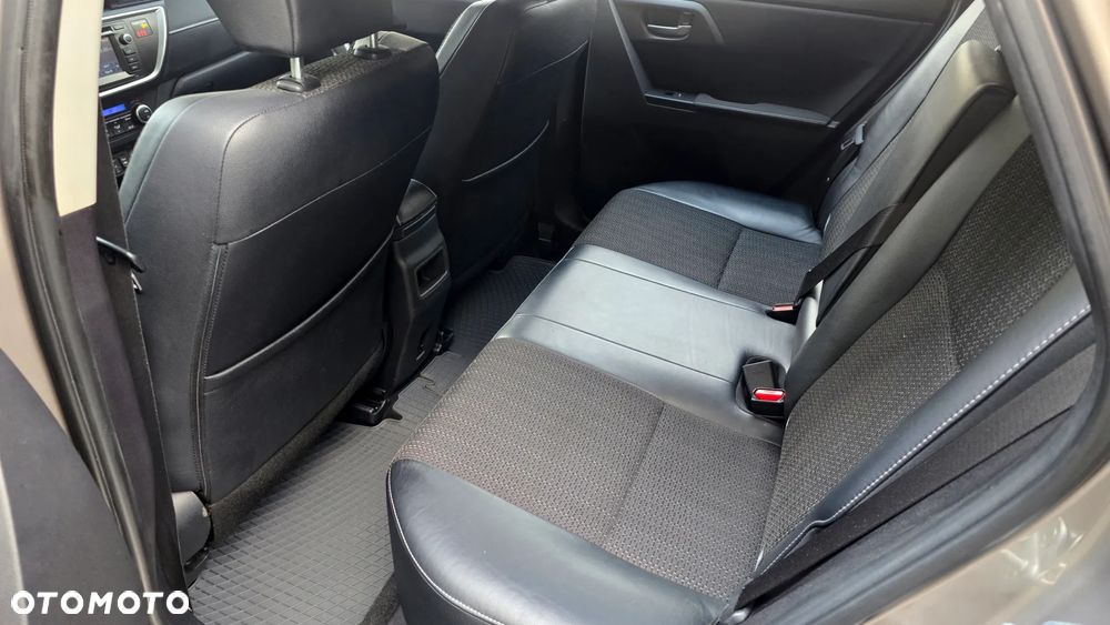 Toyota Auris 1.6 Prestige - 14