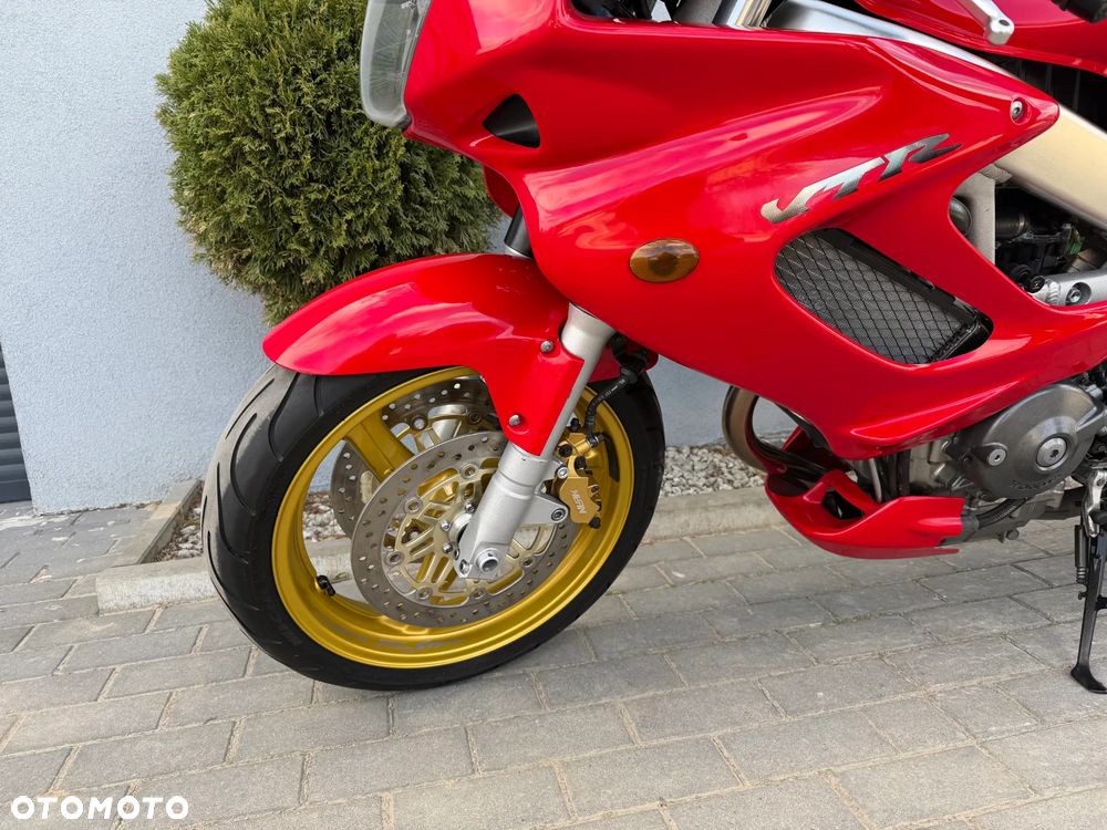 Honda VTR - 27