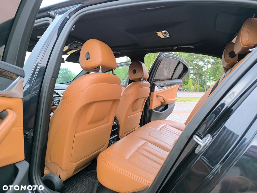 BMW Seria 5 530i xDrive M Sport sport - 24