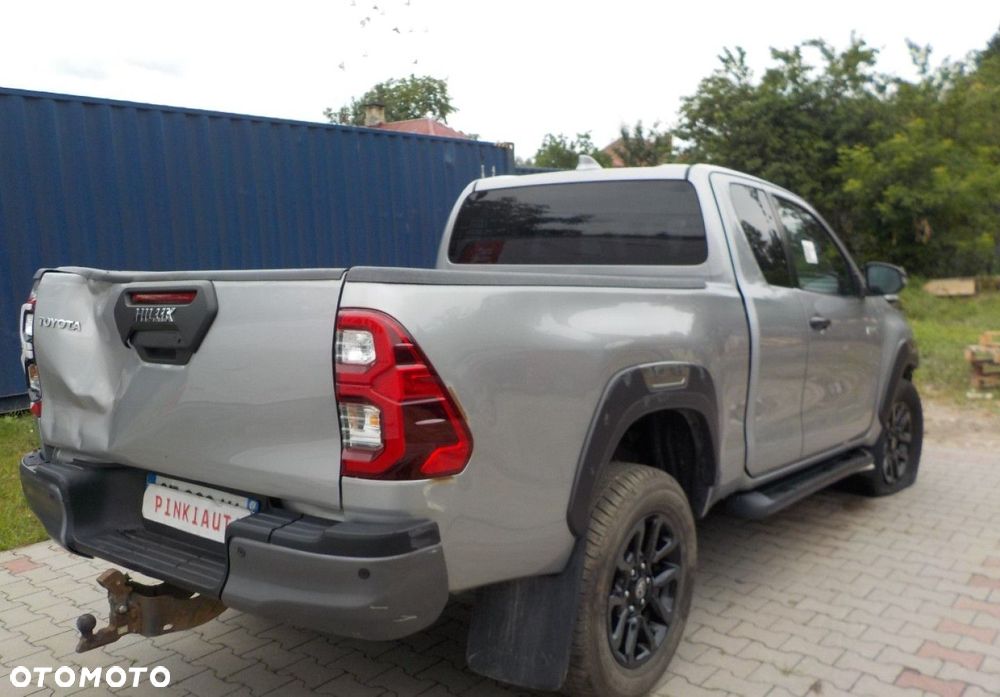 Toyota Hilux - 12
