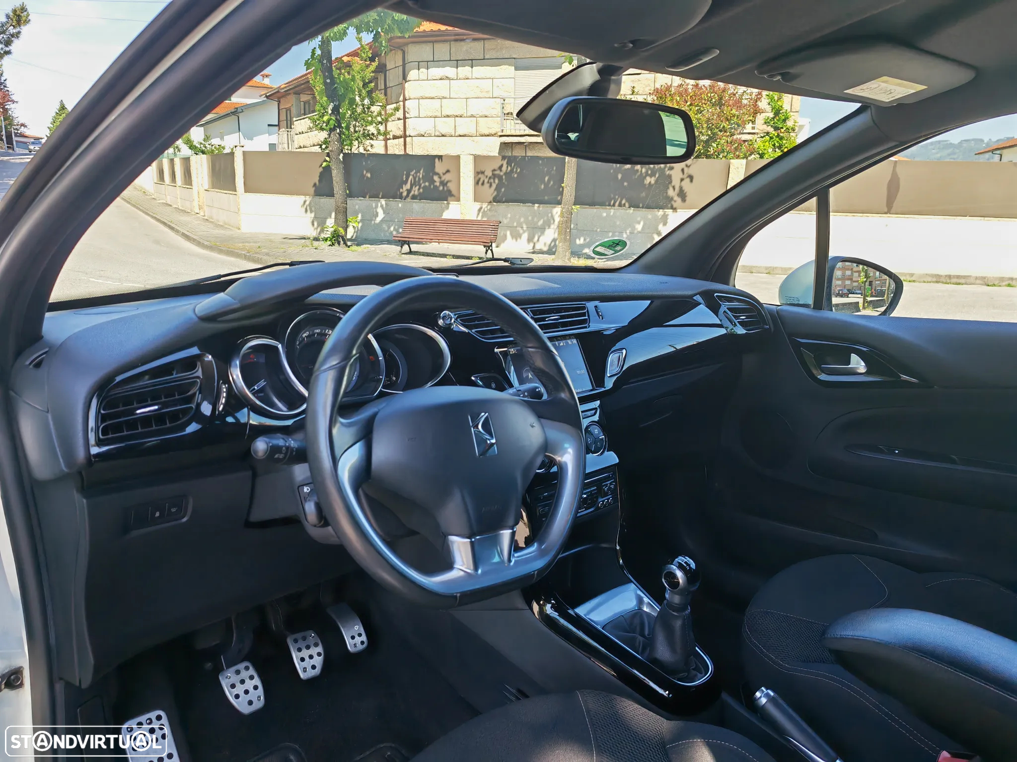 Citroën DS3 1.6 e-HDi So Chic - 10